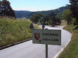 Passhöhe, Blick nach Süden. Rechts das Kalte Feld.