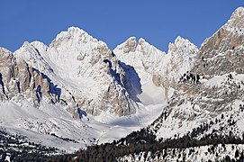 Vue du Sass Rigais (à gauche) et de la Furchetta (au centre).