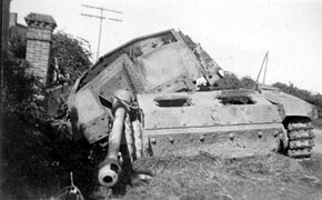 Ur StuG III distrujet en Normandi dre un darzhadenn eus an obuzennoù e 1944.