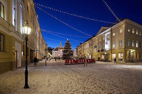 Tartu Raekoja plats jõuluehteis