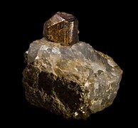 Cassitérite sur quartz - La Villeder, Morbihan, France (4×3,5 ; XX1,3 cm)