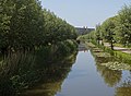 Maassluis, Blick auf eine Strasse (der Weverskade mit dem Zwaluwflat im Hintergrund)