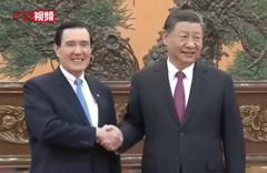 Ma Ying-jeou (left) and Xi Jinping (right) met in Beijing and shook hands on 10 April 2024