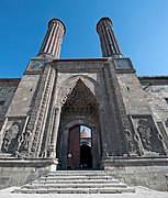 Madrasa Çifte Minareli en Erzurum (c. 1250)