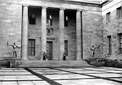中庭の玄関（1940年）
