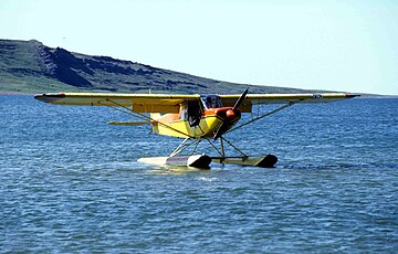 Piper Super Cub watervliegtuig.