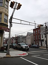 Eksempel på horisontalt monteret trafiklys i Trenton, New Jersey.