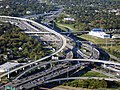 I-45 e I-10/US 90 ao lado do centro de Houston