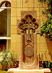 En nutida chatjkar på Armeniska katolikosämbetet i Antelias i Libanon