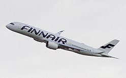Finnairin ensimmäinen lokakuussa 2015 vastaanotettu Airbus A350-941 XWB (OH-LWA) yhtiön värityksessä.