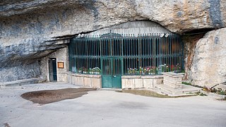 Grotte-chapelle de Remonot.