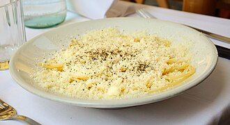 Spaghetti cacio e pepe.