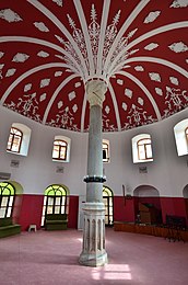 Salle du Şhahkulu Sultan Dergahi Cemevi (ou Shahkulu Sultan Tekkesi) à Istanbul (quartier de Kadıköy), dont la fondation remonte au XIVe siècle.