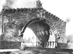 Puerta de cementerio (1875)