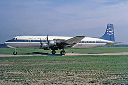 Eine Douglas DC-7 der Südflug