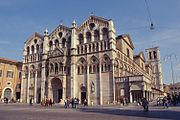 Kathedrale von Ferrara, gotische Zwerggalerien um 1250