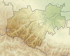 Mapa konturowa Kabardo-Bałkarii, blisko lewej krawiędzi znajduje się czarny trójkącik z opisem „Elbrus”