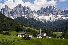 1 dolomites santa magdalena 2024 val di funes.jpg