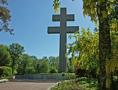 Lothringer Kreuz als Monument für de Gaulle in Colombey-les-Deux-Églises