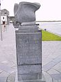 Pedra-monument a Colom al passeig espanyol de la ciutat de Galway