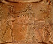 Persée, au chapeau et bottes ailées, la kibisis[157] sur l'épaule, tue Méduse, représentée ici en centaure femelle. Pithos à reliefs appliqués. Cyclades, v. 660. Louvre