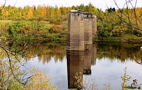 Restos dunha ponte da liña ferroviaria do Círculo Polar