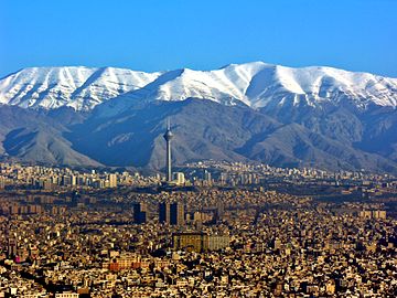 Munţii Elburz văzuți din Teheran