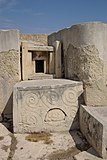 Spiralen op een steen bij de megalithische tempels van Tarxien, Malta