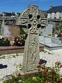 Tombe à croix celtique.