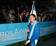 Die Schwimmerin Georgina Bardach, hier als Flaggenträgerin bei den Südamerikaspielen 2006, gewann 2004 Bronze über 400 Meter Lagen