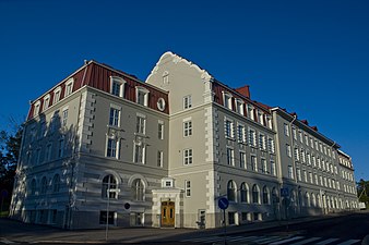 Domus, byggt 1915-16, var det enda bostadshöghuset på Brändö fram till 1960-talet