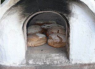 In ländlichen Gegenden wird häufig noch gemeinsam im Holzofen gebacken