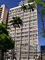 Fachada frontal do Edifício Itatiaia, única obra de Oscar Niemeyer realizada em Campinas.