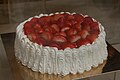 ¡Una torta repleta de fresas para celebrar este magnífico día! :P. ★ ßiagio Ziccardi ← So What? 05:30 14 oct 2012 (UTC)