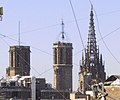 La catedral des d'un terrat del barri del Born, a catedral de Barcelona i pt:Catedral de Barcelona.