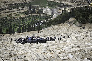 הלוויה בבית הקברות בהר הזיתים