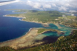 Installations touristiques et récif de corail à Erakor, Éfaté.