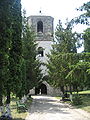Turnul clopotniță văzut dinspre biserică