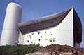 Modernisme: Chapelle Notre Dame du Haut, Le Corbusier, 1955.