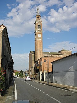 Via Garibaldi dan gereja San Prosdocimo (Castelbaldo)