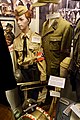 団員の制服（左）