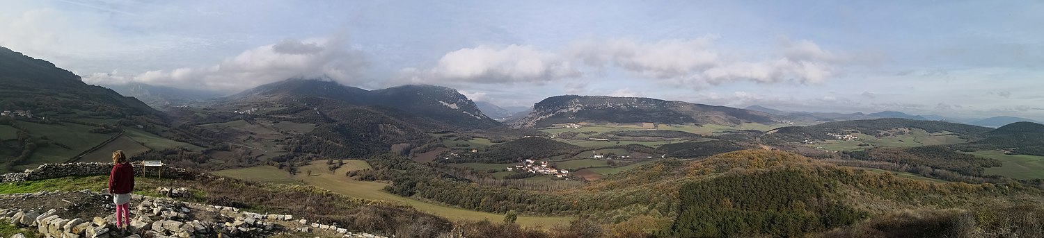 Ikuspegi panoramikoa, iparralderantz, Garaño gaztelutik. Ezkerretik eskuinera: Saldise, Ollo, Iltzarbe, Añotz, Atondo, Lete.