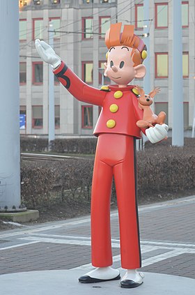 Statues de Spirou et son écureuil Spipà Charleroi, en Belgique.