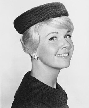 Doris Day med pilleæskehat, 1960