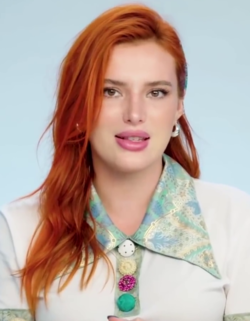 Bella Thorne 2021.