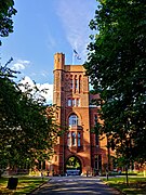 Puerta de entrada, Girton College