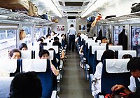 簡易リクライニングシートに交換後の車内（2枚ともキハ181-102 1986年撮影）