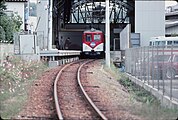 児島駅に停車中の赤いクレパス号（1990年）