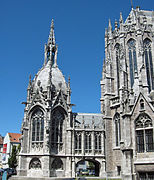 Mausoleum (links) voor koningin Louise-Marie