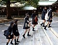 穿著日式學生服的日本高中女學生